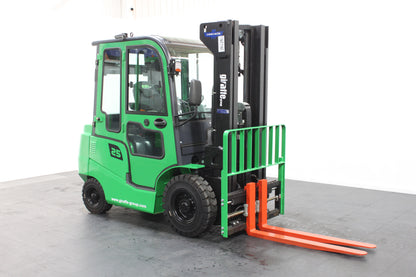 giraffe GBL25 Premium | Full Cab Lithium Electric Counterbalance | 4-Wheel Forklift