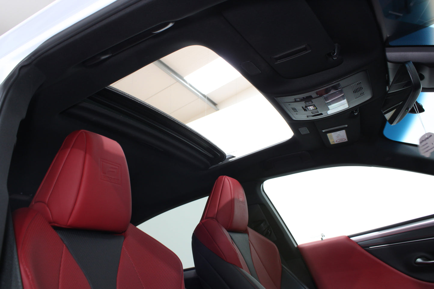 Lexus ES 300h 2.5 F-Sport 4dr CVT