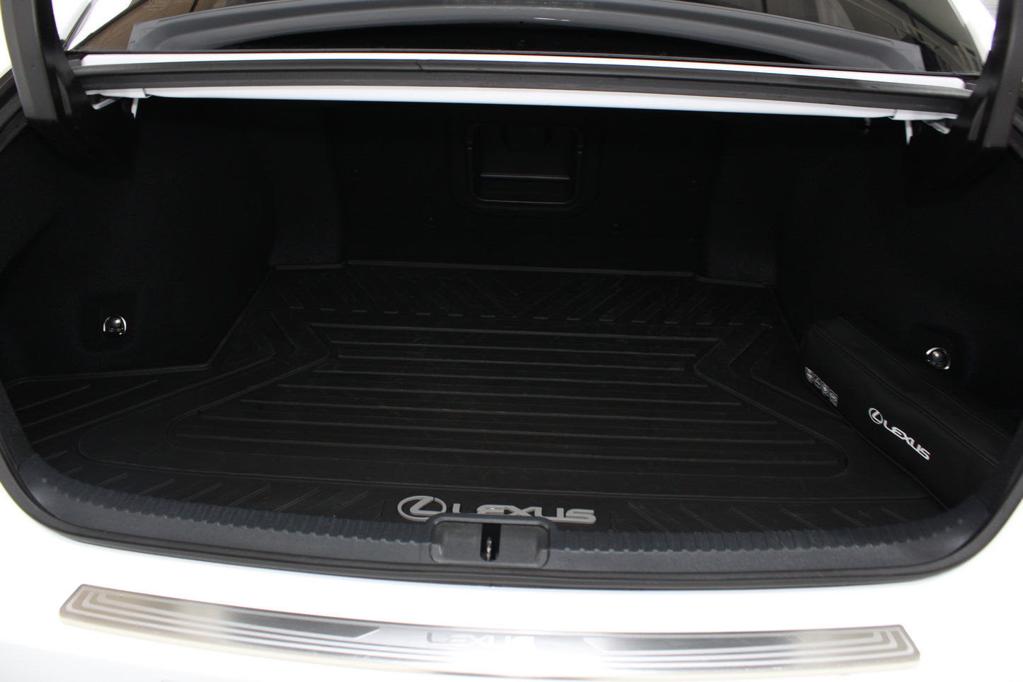 Lexus ES 300h 2.5 F-Sport 4dr CVT