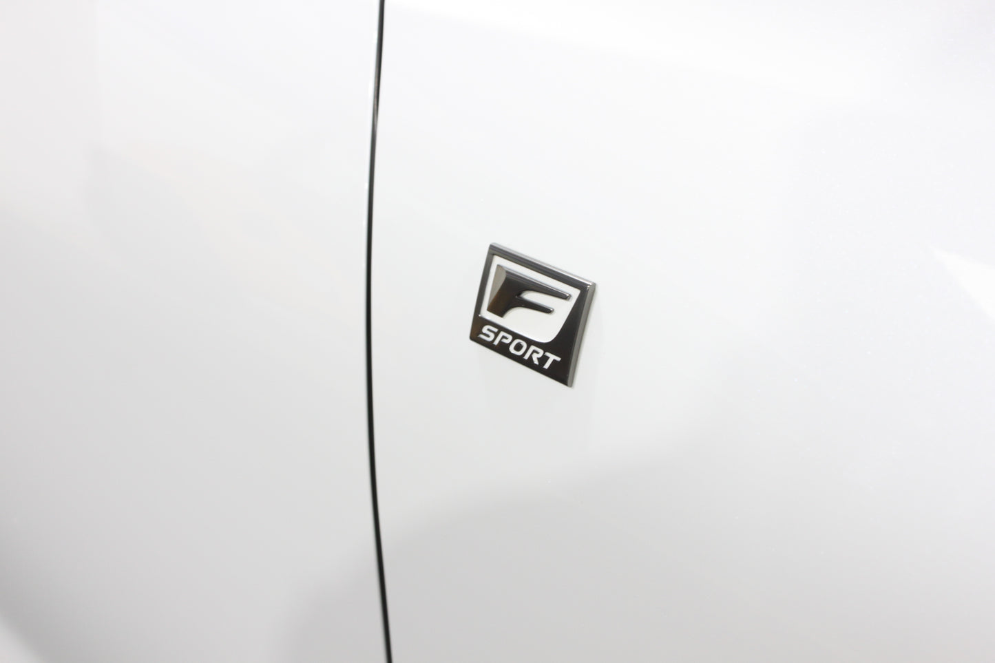 Lexus ES 300h 2.5 F-Sport 4dr CVT