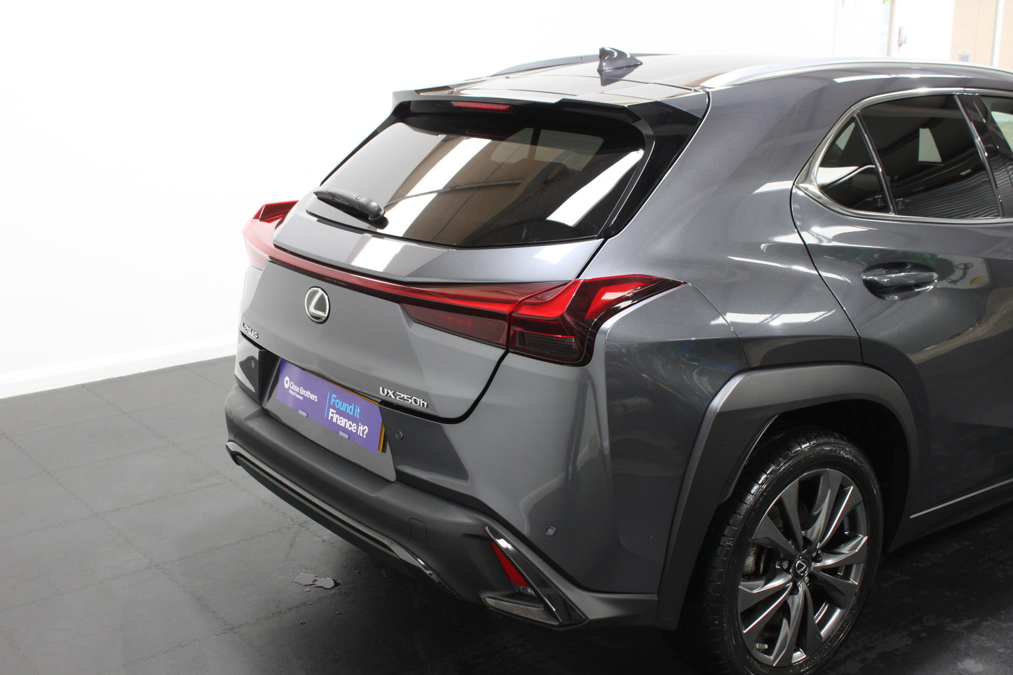 Lexus UX 250h 2.0 F-Sport Design 5dr CVT