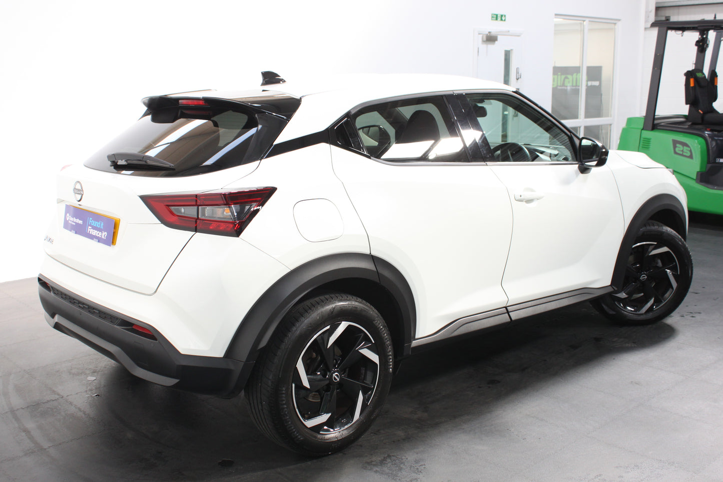 Nissan Juke 1.0 DiG-T 114 N-Connecta 5dr DCT