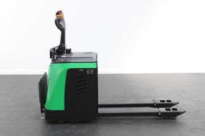 giraffe GET20P Stand-on Pallet truck– 2,000kg Capacity | Lithium-Ion Electric
