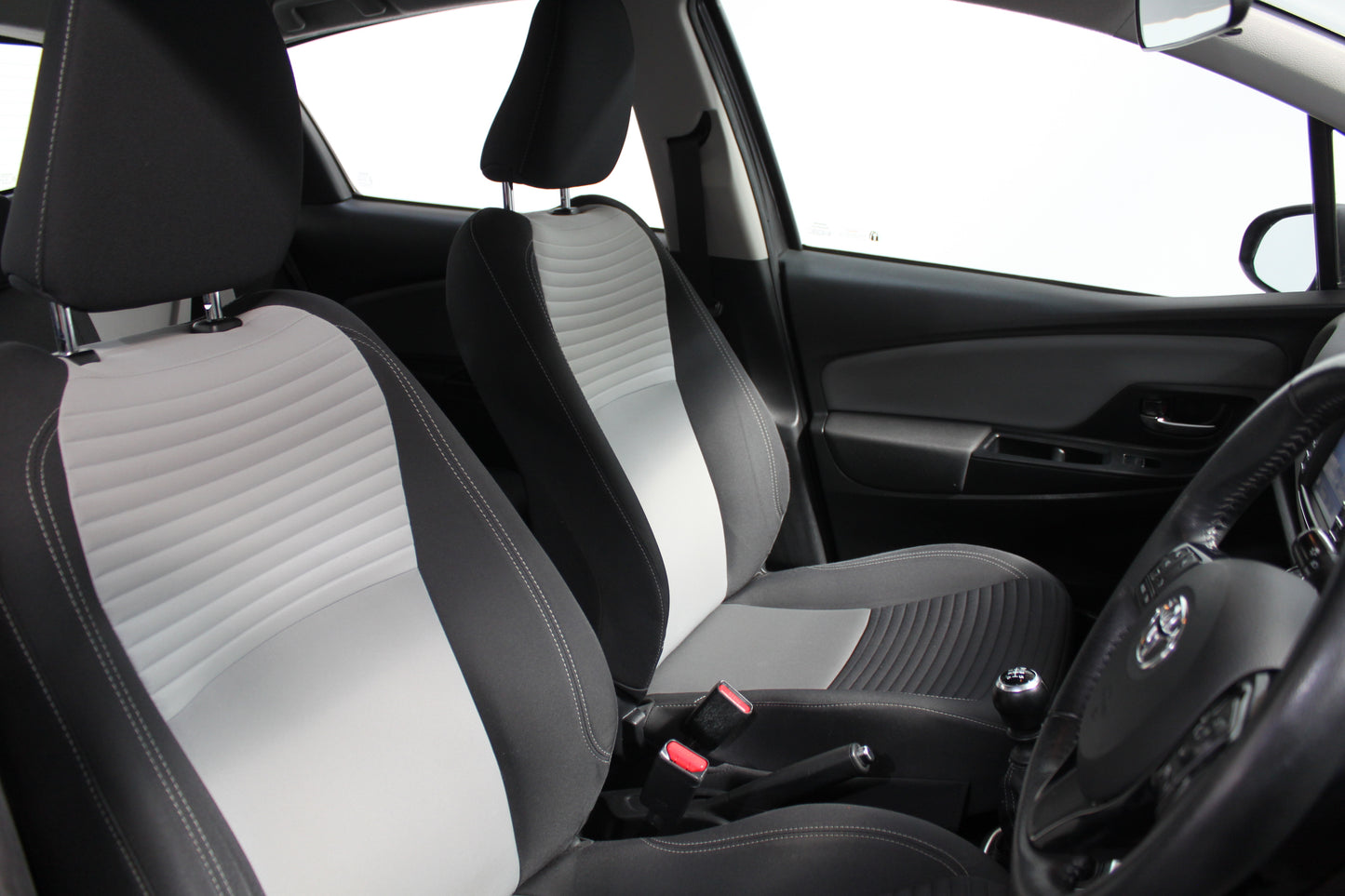 Toyota Yaris 1.5 VVT-i Icon Tech 5dr