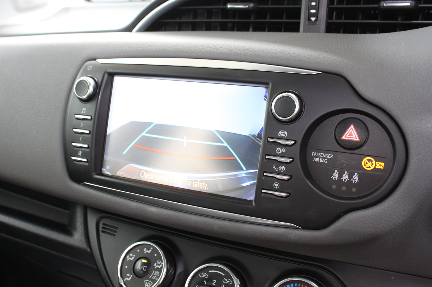 Toyota Yaris 1.5 VVT-i Icon Tech 5dr