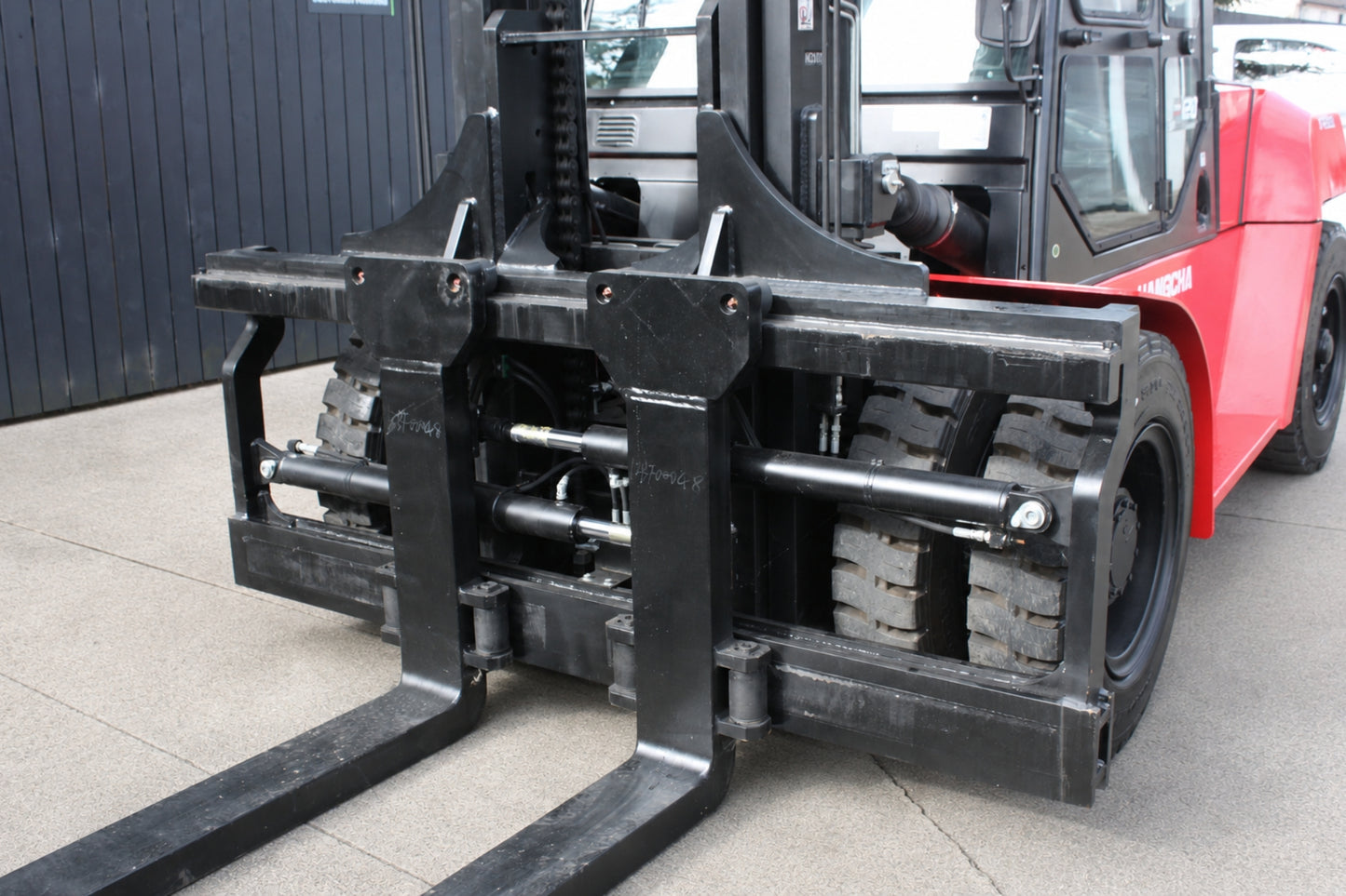 Hangcha XF120D 12T | Full Cab Diesel Counterbalance | 4-Wheel Forklift